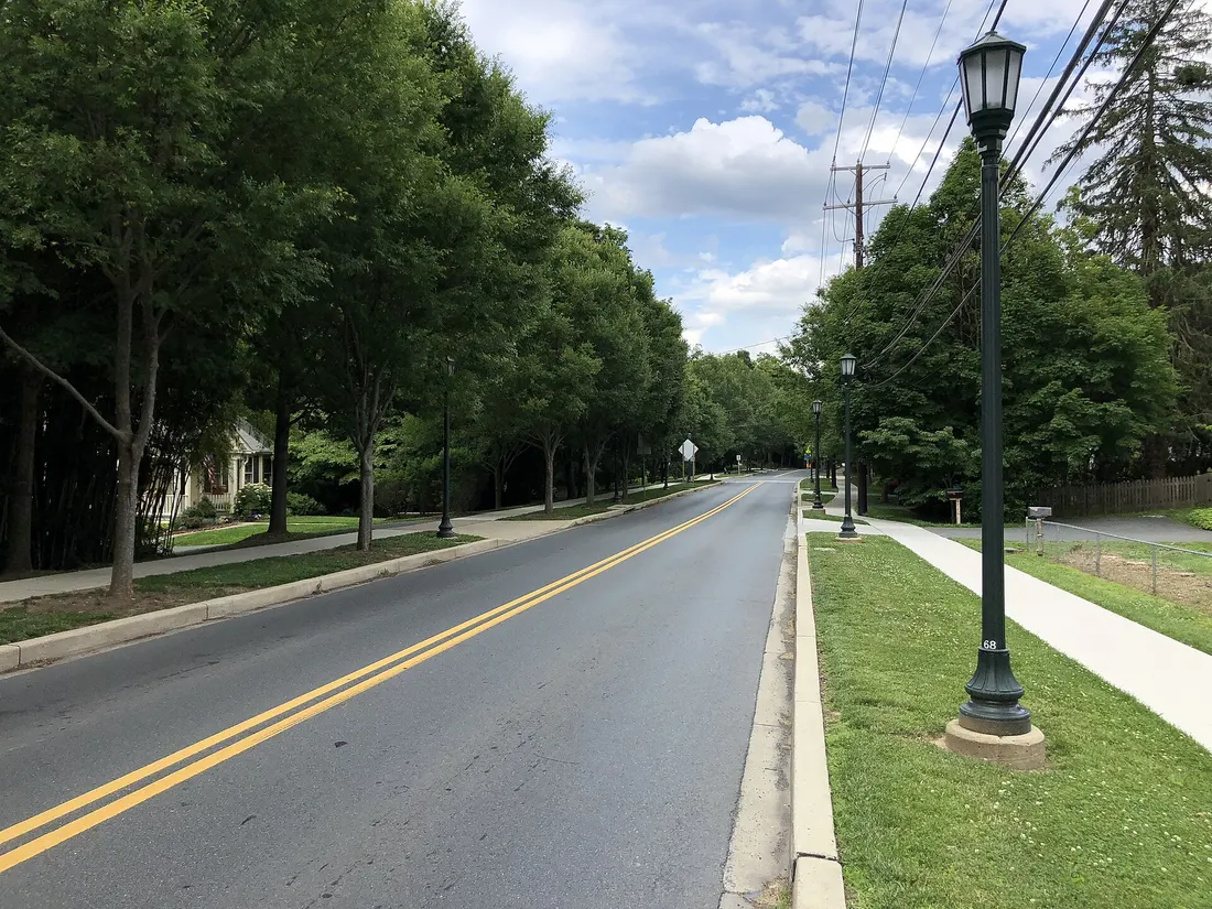 View east along Maryland State Route 547 (Strathmore Avenue) at Kenilworth Avenue in Garrett Park, Montgomery County, Maryland