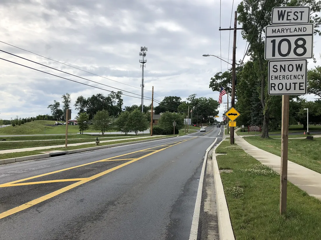 View west along Maryland State Route 108 (Laytonsville Road) just west of Willow Lane in Laytonsville, Montgomery County, Maryland