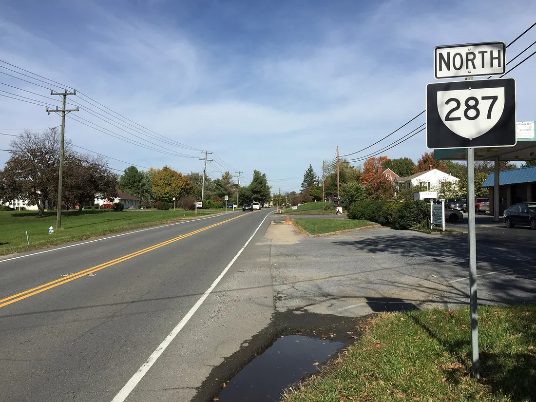 View north along Virginia State Route 287 (Berlin Turnpike) at Broad Way in Lovettsville, Loudoun County, Virginia