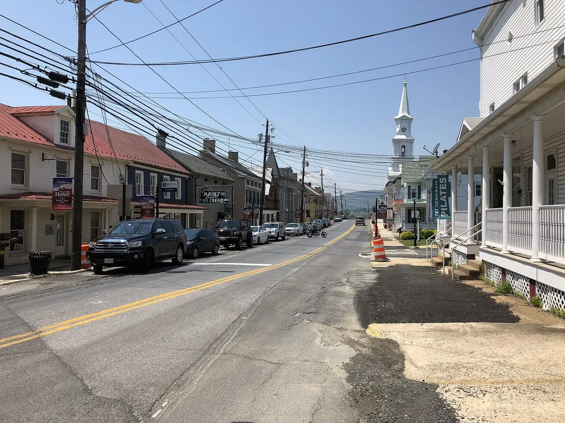 View west along U.S. Route 40 Alternate (Main Street) just west of Maryland State Route 17 (Church Street) in Middletown, Frederick County, Maryland