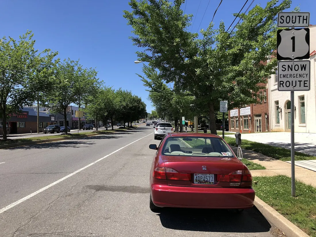 View south along U.S. Route 1 (Rhode Island Avenue) at Perry Street and 34th Street in Mount Rainier, Prince George's County, Maryland