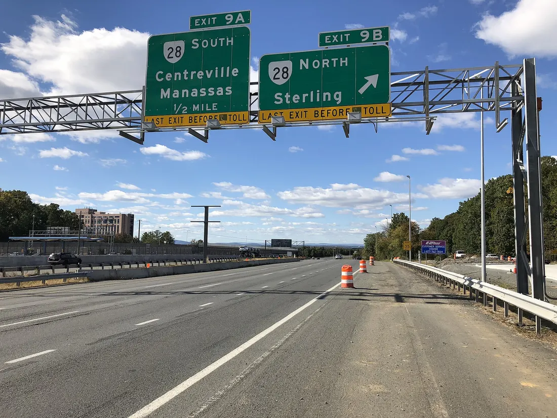 View west along Virginia State Route 267 (Dulles Toll Road) at Exit 9B (Virginia State Route 28 NORTH, Sterling) in McNair, Fairfax County, Virginia