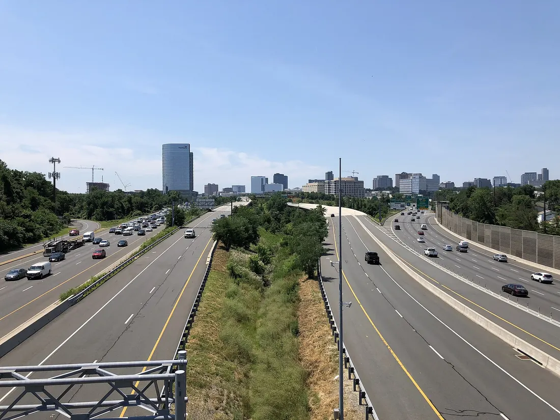 View south along Interstate 495 (Capital Beltway) from the overpass for Virginia State Route 694 (Lewinsville Road) in Mclean, Fairfax County, Virginia, with the skyline of Tysons Corner visible in the distance