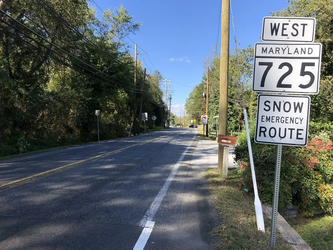 View east along Maryland State Route 725 (Old Marlboro Pike) at Main Street in Upper Marlboro, Prince George's County, Maryland