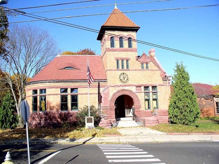 Plumb Memorial Library in Shelton